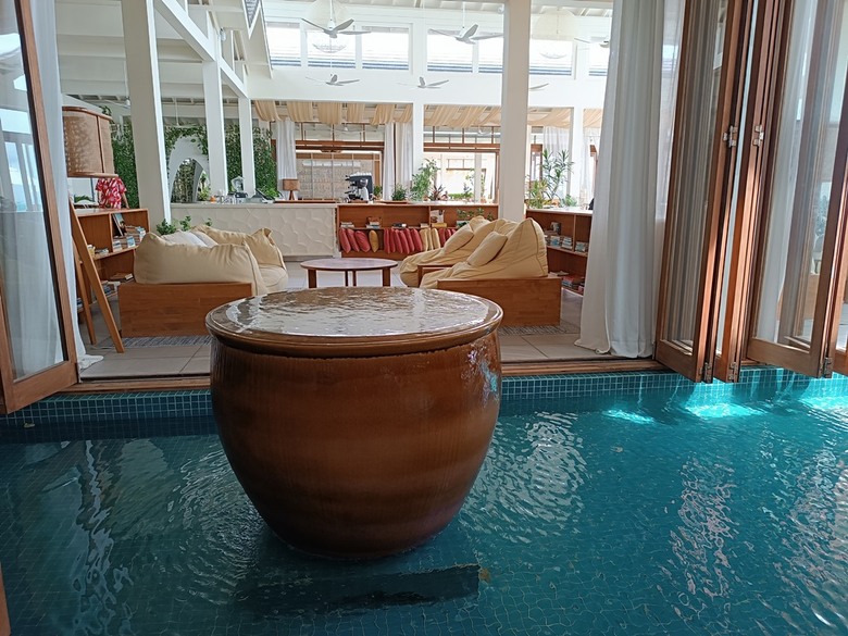 入住The Standard Maldives、碼頭邊珊瑚礁浮潛、出海賞海豚、環礁潟湖體驗 — 赤道三國文化休閒行旅 之 馬爾地夫篇 第一回 潟湖泳池水上屋(Lagoon Overwater Pool Villa)