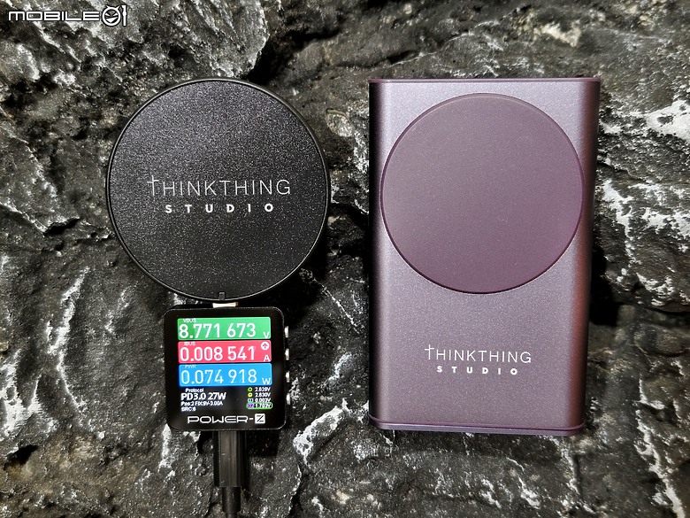 點我看大圖 THINKTHING 雙向磁吸充電組開箱實測 – MagSafe 行動充電器到底有多強?