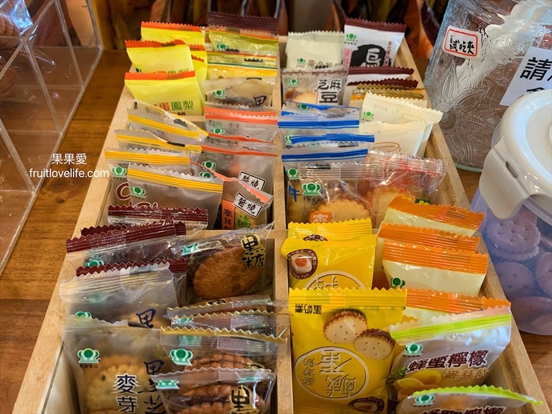 點我看大圖 好吃不黏牙的麥芽餅,烤過的餅乾香氣加上不甜膩的餡料,讓我們拆了一包還會想繼續吃下包