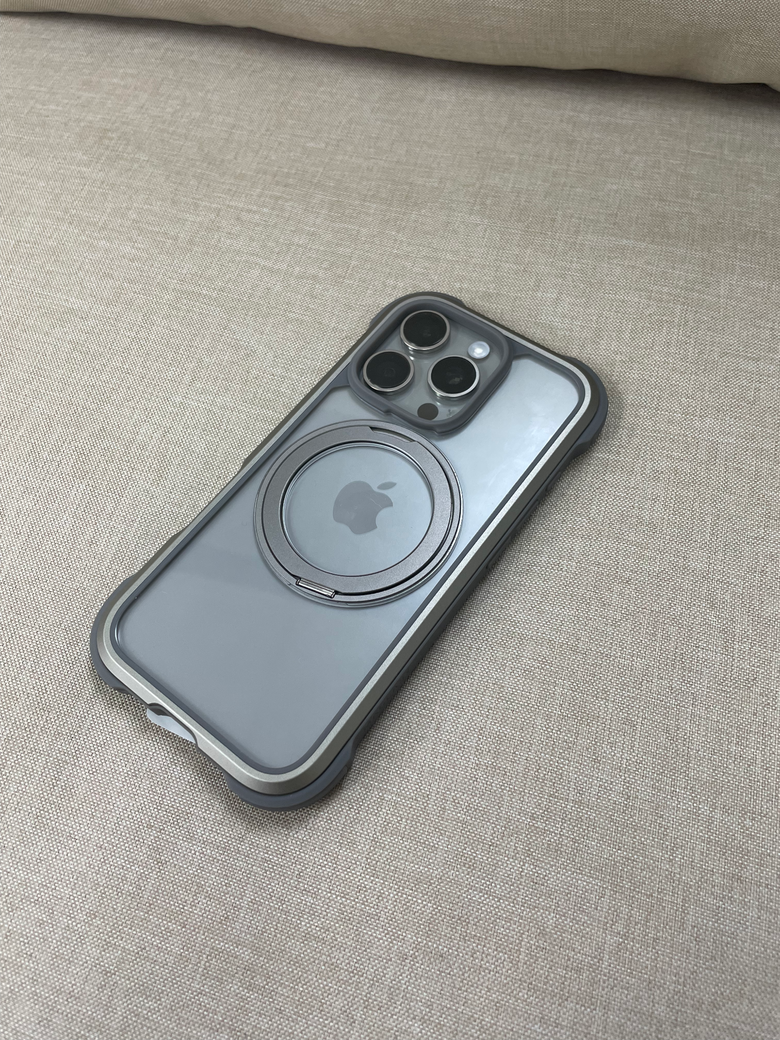 iPhone 16 Pro 鈦色熱騰騰開箱+新手機殼分享
