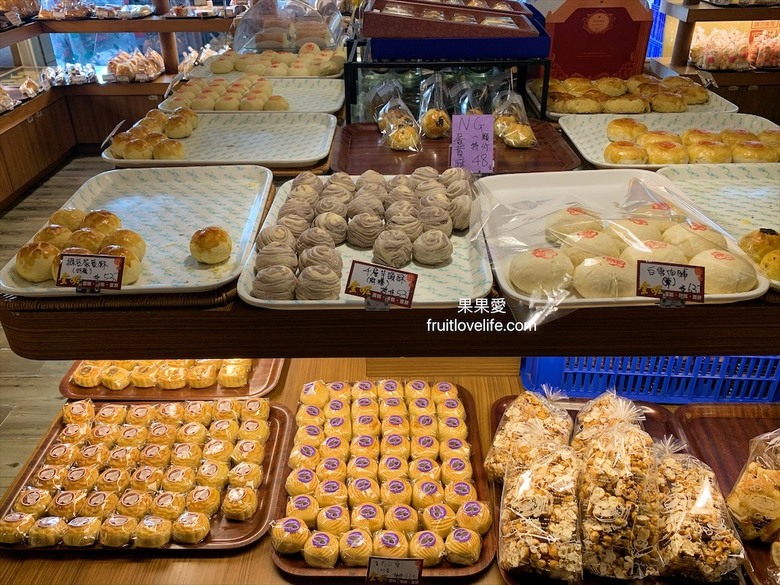 點我看大圖 在地老品牌,生日蛋糕、蛋黃酥、小月餅、白雪酥、年節送禮,平價麵包通通都有