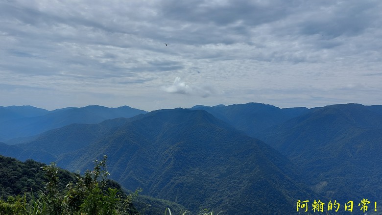 [郊山走走] 一個人的山林｜走走三山一峰的烏來三山