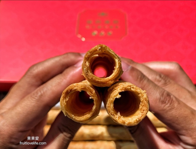 點我看大圖 好吃不黏牙的麥芽餅,烤過的餅乾香氣加上不甜膩的餡料,讓我們拆了一包還會想繼續吃下包