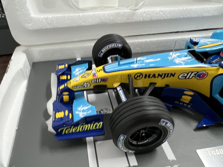 [開箱]F1 1/18 RENAULT R25 FERNANDO ALONSO BRITISH GP