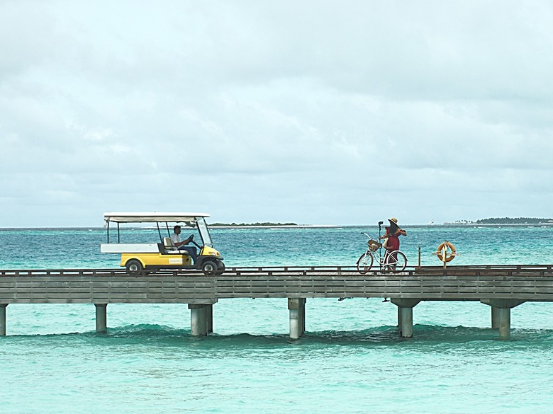 入住The Standard Maldives、碼頭邊珊瑚礁浮潛、出海賞海豚、環礁潟湖體驗 — 赤道三國文化休閒行旅 之 馬爾地夫篇 第一回 潟湖泳池水上屋(Lagoon Overwater Pool Villa)