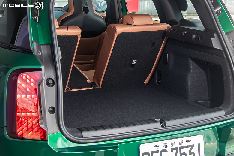 MINI Countryman SE All4 試駕｜帶電個性更親民，不是粉絲也動心！