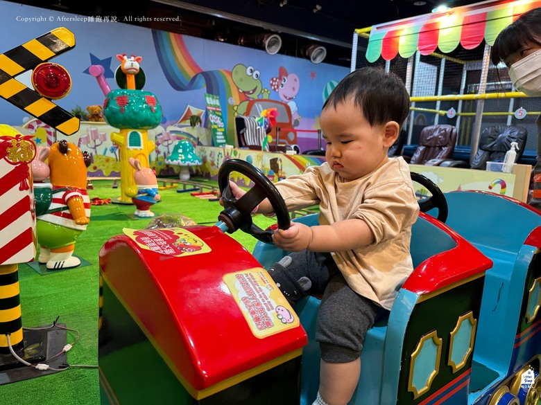HappyBaBy 快樂寶貝親子樂園（夢時代店）＿拿兒童卡生日禮帶小糰來玩一次