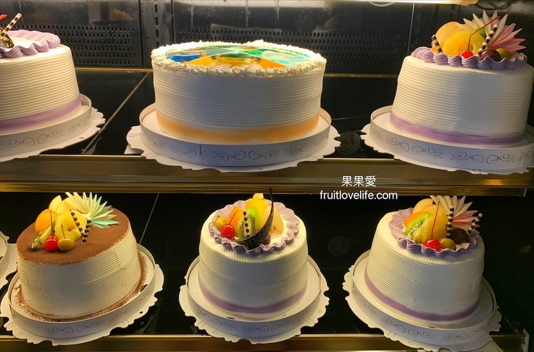 點我看大圖 在地老品牌,生日蛋糕、蛋黃酥、小月餅、白雪酥、年節送禮,平價麵包通通都有