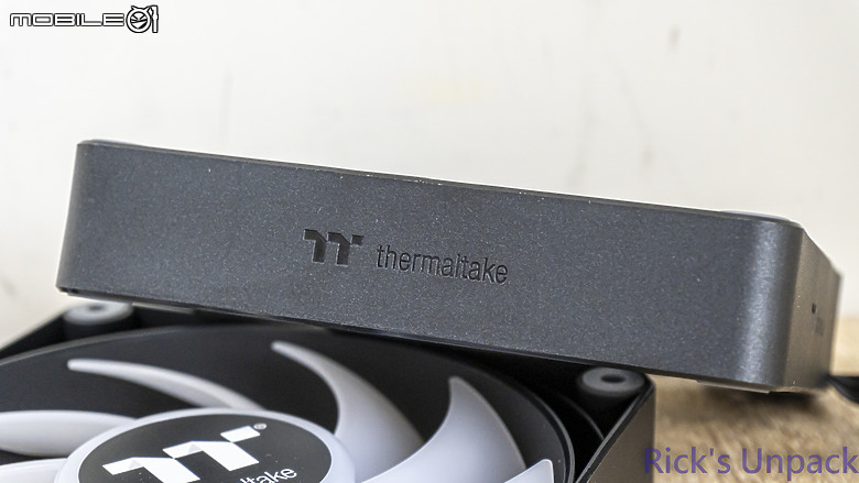 點我看大圖 【開箱】黑化塔散與RGB的結合 | Thermaltake ASTRIA 600 ARGB