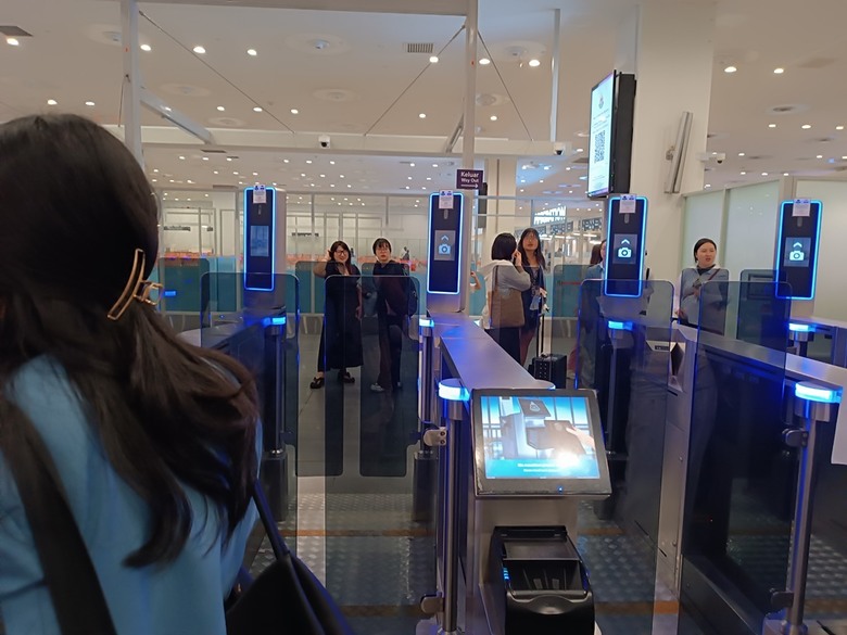吉隆坡國際機場之轉機(KLIA2入境、KLIA1出境)及適合小睡休息地點全紀錄 — 赤道三國文化休閒行旅 之 馬來西亞篇 吉隆坡國際機場 (Kuala Lumpur International Airport)