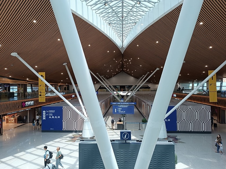 吉隆坡國際機場之轉機(KLIA2入境、KLIA1出境)及適合小睡休息地點全紀錄 — 赤道三國文化休閒行旅 之 馬來西亞篇 吉隆坡國際機場 (Kuala Lumpur International Airport)