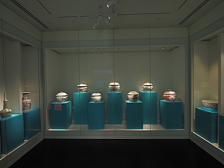 新加坡國家博物院(National Museum of Singapore)、土生華人博物館(Peranakan Museum)、善牧主教座堂(Cathedral of the Good Shepherd)、讚美廣場(CHIJMES Hall)，還有地鐵勞明達站附近的土司工坊 — 赤道三國文化休閒行旅 之 新加坡篇 第六回 博物館規劃區(Museum Planning Area)