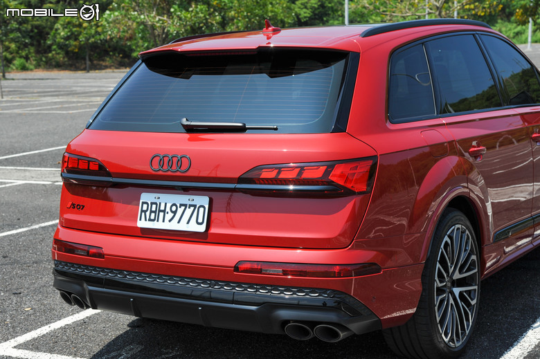 Audi SQ7 quattro 試駕|七座配置又熱血、極致成熟的性能休旅!