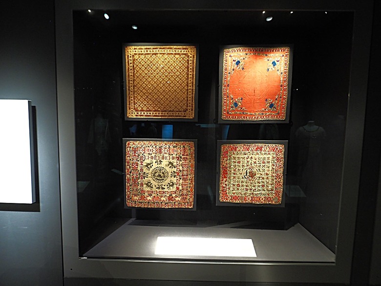 新加坡國家博物院(National Museum of Singapore)、土生華人博物館(Peranakan Museum)、善牧主教座堂(Cathedral of the Good Shepherd)、讚美廣場(CHIJMES Hall)，還有地鐵勞明達站附近的土司工坊 — 赤道三國文化休閒行旅 之 新加坡篇 第六回 博物館規劃區(Museum Planning Area)