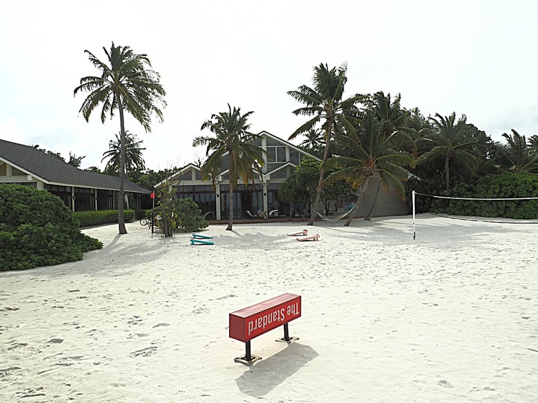 入住The Standard Maldives、碼頭邊珊瑚礁浮潛、出海賞海豚、環礁潟湖體驗 — 赤道三國文化休閒行旅 之 馬爾地夫篇 第一回 潟湖泳池水上屋(Lagoon Overwater Pool Villa)