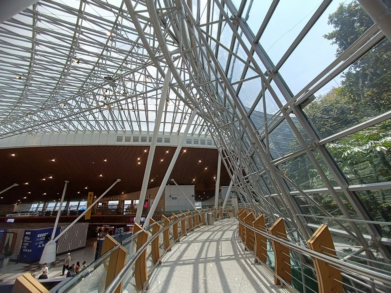 吉隆坡國際機場之轉機(KLIA2入境、KLIA1出境)及適合小睡休息地點全紀錄 — 赤道三國文化休閒行旅 之 馬來西亞篇 吉隆坡國際機場 (Kuala Lumpur International Airport)