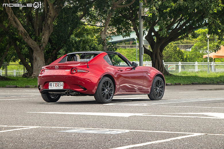 Mazda MX-5 RF 小改款試駕|沒出手排也想買!