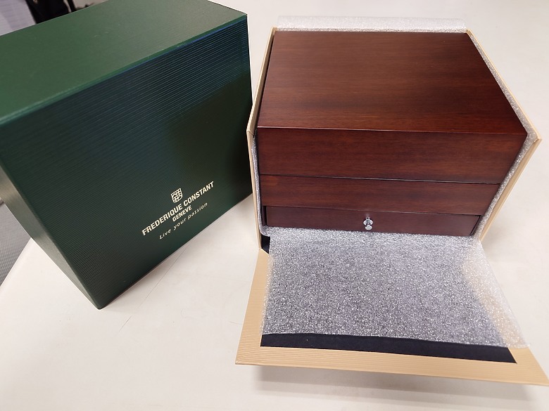 點我看大圖 康斯登Constant Manufacture 自製月相錶 開箱(更新)