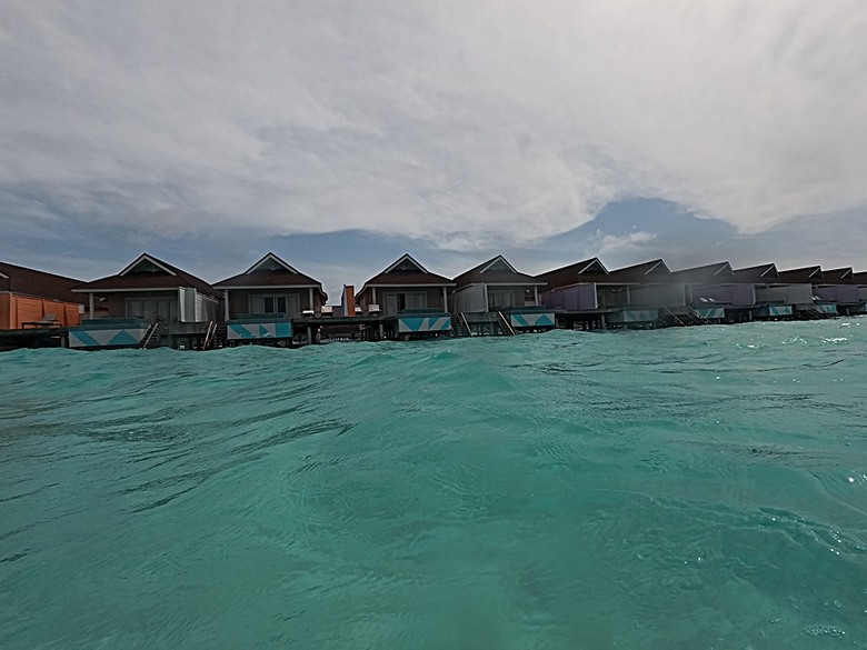 入住The Standard Maldives、碼頭邊珊瑚礁浮潛、出海賞海豚、環礁潟湖體驗 — 赤道三國文化休閒行旅 之 馬爾地夫篇 第一回 潟湖泳池水上屋(Lagoon Overwater Pool Villa)