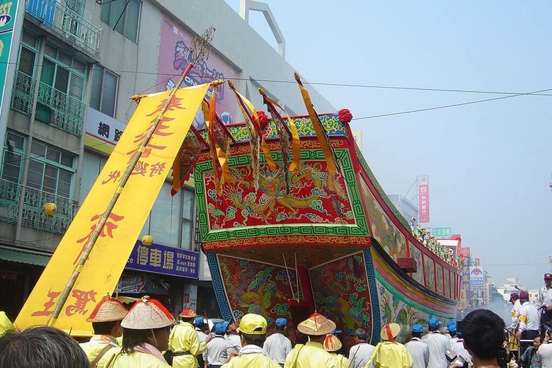 屏東東港東隆宮介紹 – 以「東港迎王平安祭典」及「黃金牌樓」聞名於世