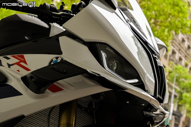 【最後一刻才開箱】菜雞的第一台重機 BMW S1000RR M版(23年式)