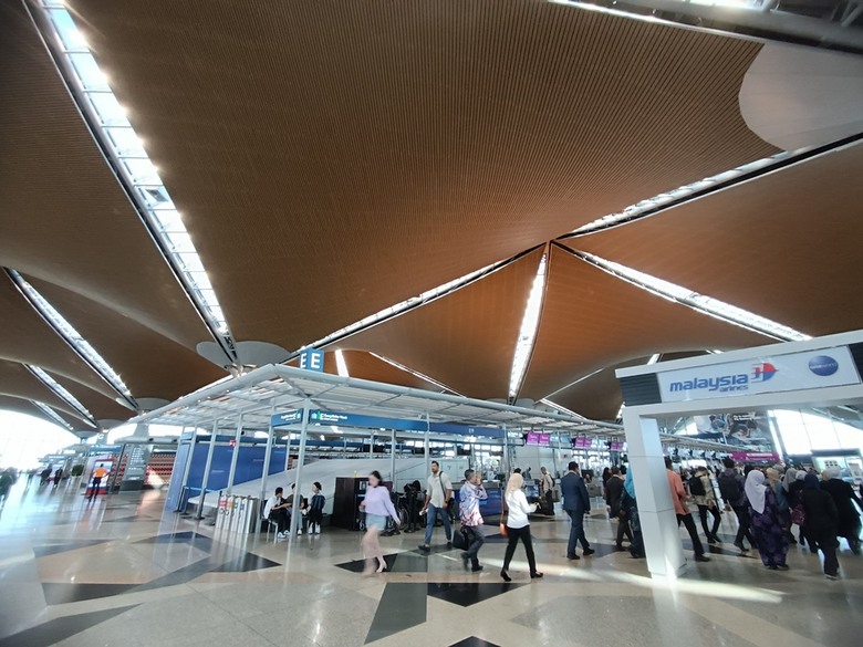 吉隆坡國際機場之轉機(KLIA2入境、KLIA1出境)及適合小睡休息地點全紀錄 — 赤道三國文化休閒行旅 之 馬來西亞篇 吉隆坡國際機場 (Kuala Lumpur International Airport)