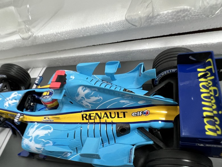 [開箱]F1 1/18 RENAULT R25 FERNANDO ALONSO BRITISH GP
