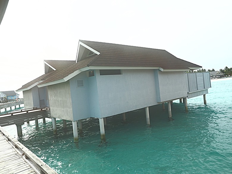 入住The Standard Maldives、碼頭邊珊瑚礁浮潛、出海賞海豚、環礁潟湖體驗 — 赤道三國文化休閒行旅 之 馬爾地夫篇 第一回 潟湖泳池水上屋(Lagoon Overwater Pool Villa)