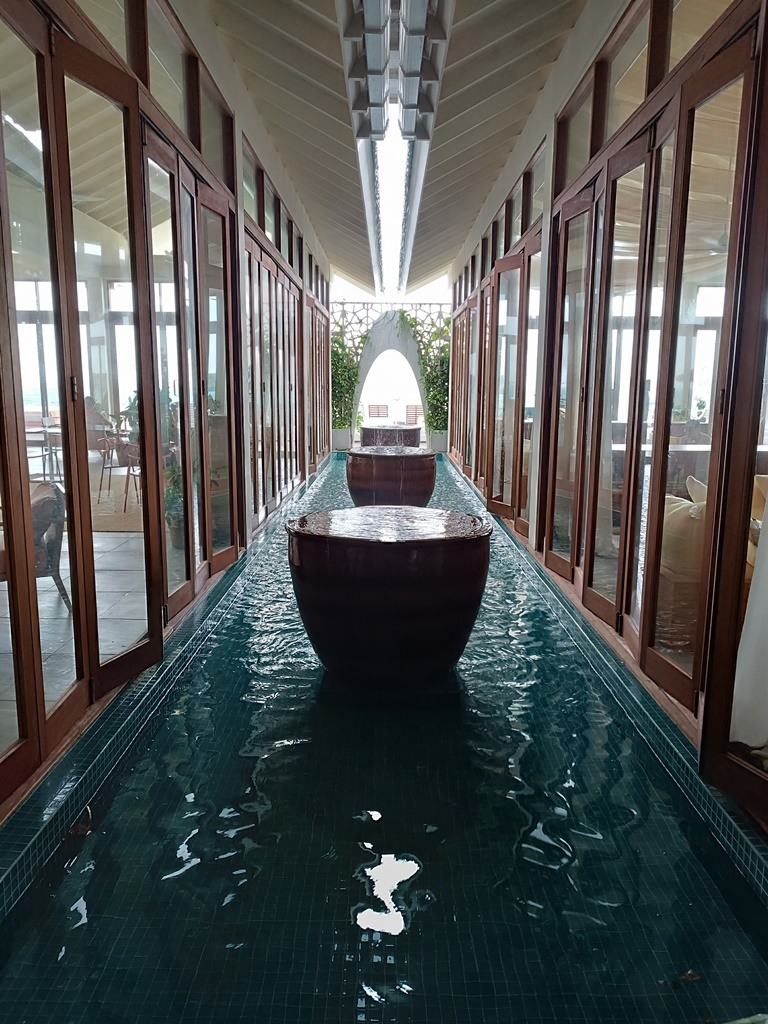 入住The Standard Maldives、碼頭邊珊瑚礁浮潛、出海賞海豚、環礁潟湖體驗 — 赤道三國文化休閒行旅 之 馬爾地夫篇 第一回 潟湖泳池水上屋(Lagoon Overwater Pool Villa)