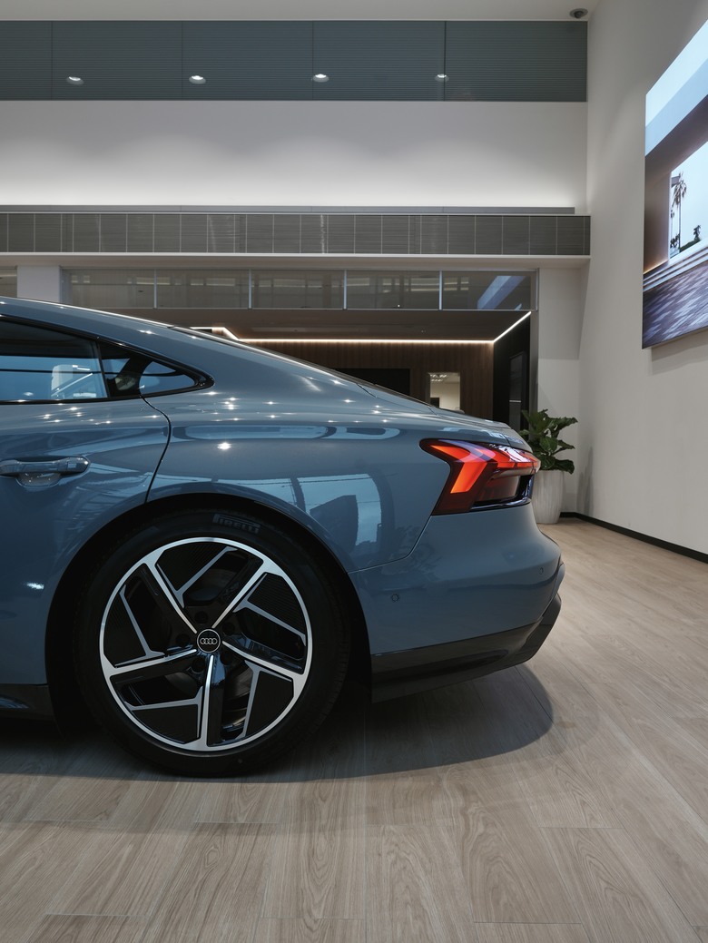 Audi e-tron GT quattro｜金屬蒼鷹灰 Kemora Gray 8R｜實車照片分享