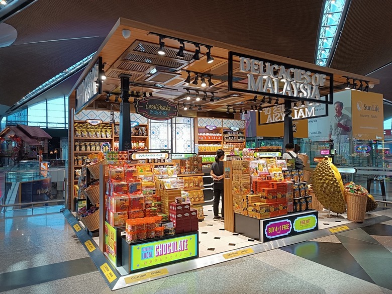 吉隆坡國際機場之轉機(KLIA2入境、KLIA1出境)及適合小睡休息地點全紀錄 — 赤道三國文化休閒行旅 之 馬來西亞篇 吉隆坡國際機場 (Kuala Lumpur International Airport)