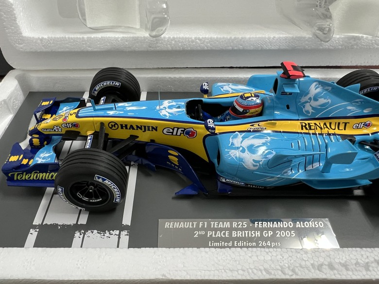 [開箱]F1 1/18 RENAULT R25 FERNANDO ALONSO BRITISH GP