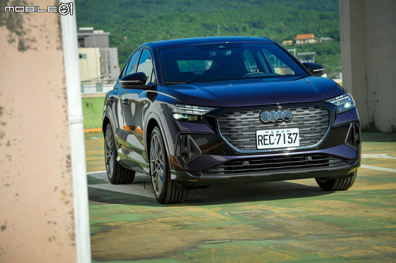 Audi Q4 Sportback e-tron 55 quattro S line 試駕|長距離電耗實測、質感與實用兼具的帥氣電動休旅車!