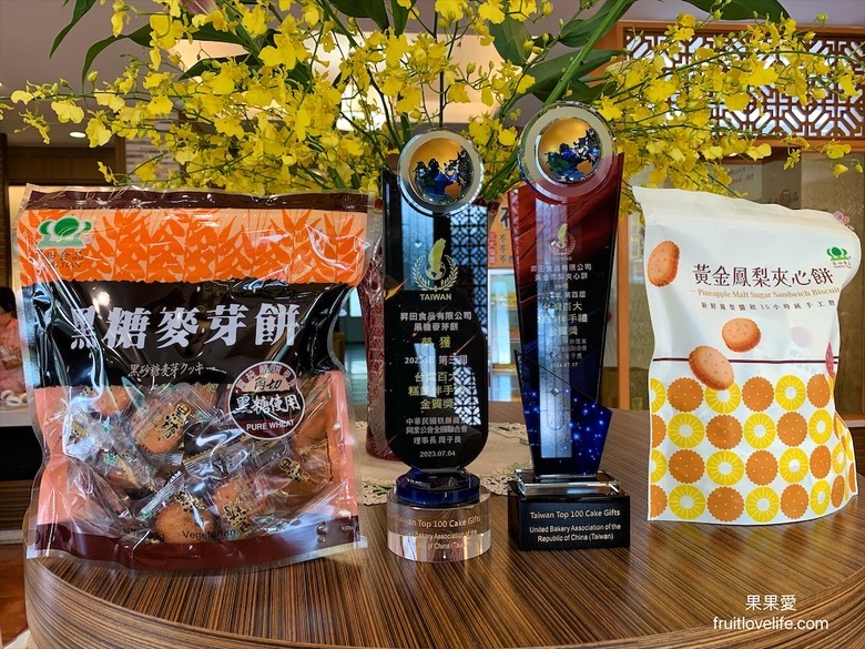 點我看大圖 好吃不黏牙的麥芽餅,烤過的餅乾香氣加上不甜膩的餡料,讓我們拆了一包還會想繼續吃下包