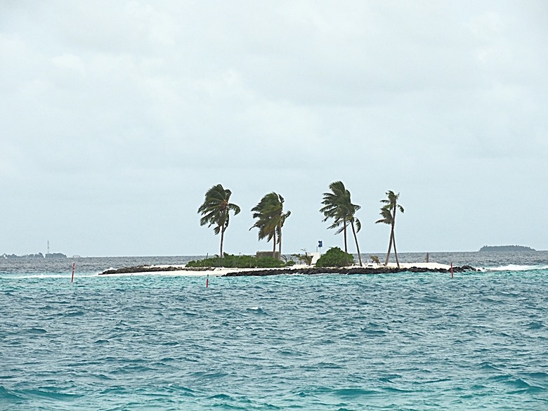 入住The Standard Maldives、碼頭邊珊瑚礁浮潛、出海賞海豚、環礁潟湖體驗 — 赤道三國文化休閒行旅 之 馬爾地夫篇 第一回 潟湖泳池水上屋(Lagoon Overwater Pool Villa)