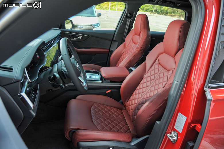 Audi SQ7 quattro 試駕|七座配置又熱血、極致成熟的性能休旅!