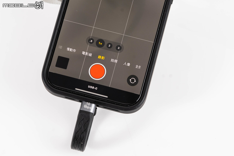 Apacer AS725 Magnetic Portable SSD 開箱實測 以迷你合手觸感隨身擴充 iPhone 容量