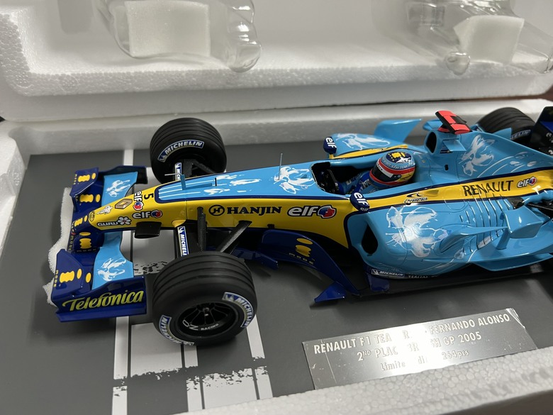 [開箱]F1 1/18 RENAULT R25 FERNANDO ALONSO BRITISH GP