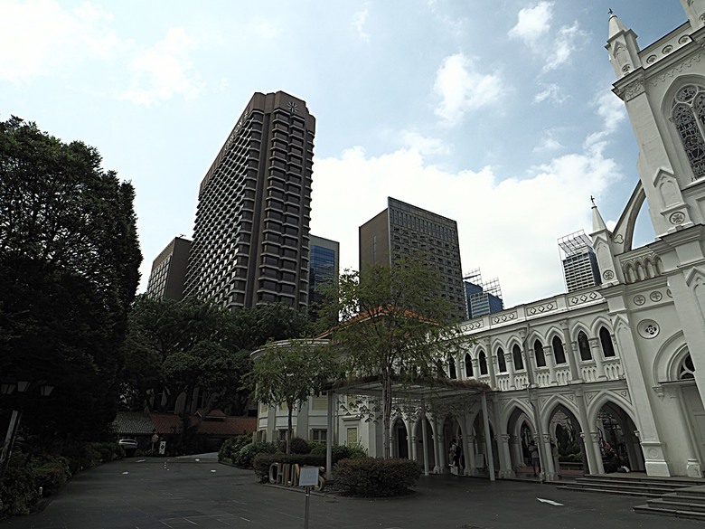 新加坡國家博物院(National Museum of Singapore)、土生華人博物館(Peranakan Museum)、善牧主教座堂(Cathedral of the Good Shepherd)、讚美廣場(CHIJMES Hall)，還有地鐵勞明達站附近的土司工坊 — 赤道三國文化休閒行旅 之 新加坡篇 第六回 博物館規劃區(Museum Planning Area)