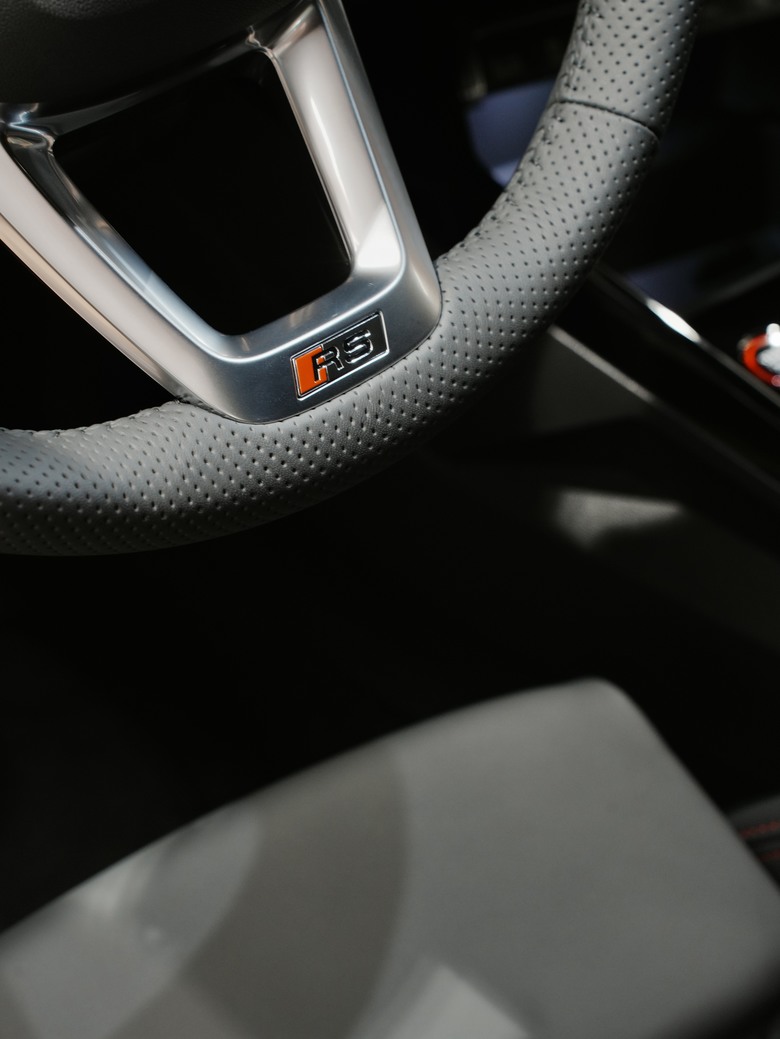 Audi RS 3 Sportback｜金屬蒼鷹灰 Kemora Gray 8R｜交車照片分享