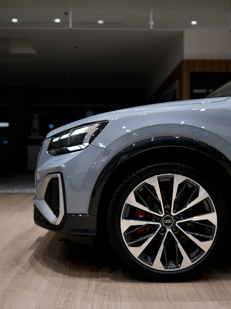 Audi SQ2｜珍珠銀箭灰 Arrow grey 1X｜實車照片分享
