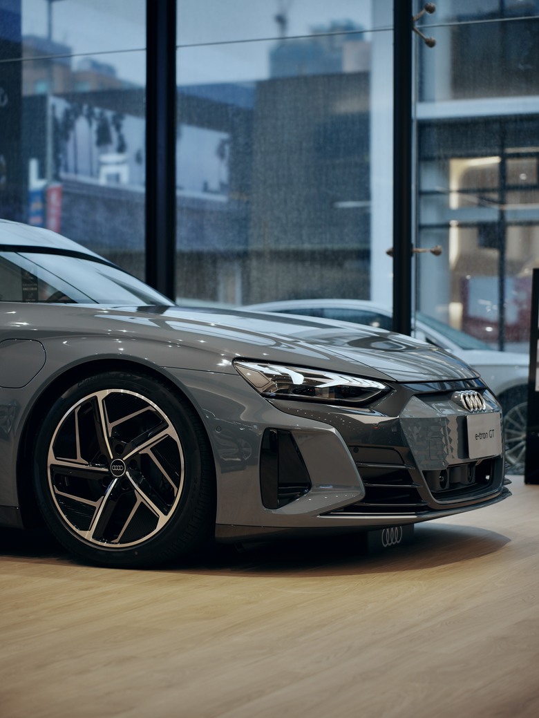 Audi e-tron GT quattro｜金屬蒼鷹灰 Kemora Gray 8R｜實車照片分享