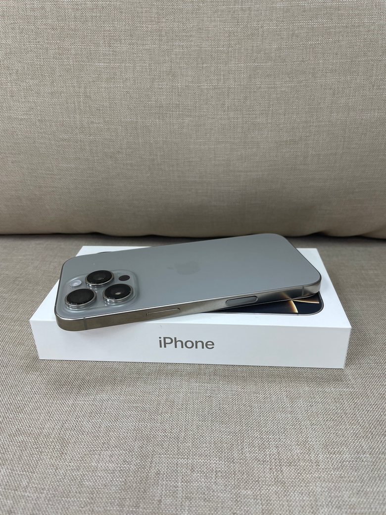 iPhone 16 Pro 鈦色熱騰騰開箱+新手機殼分享