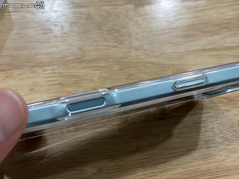 點我看大圖 驚喜踢門禮:iPhone 16 Plus 512GB 開箱體驗