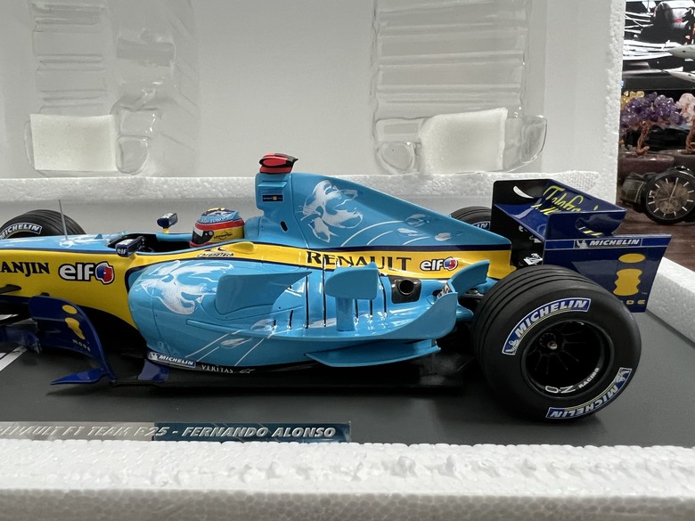 [開箱]F1 1/18 RENAULT R25 FERNANDO ALONSO BRITISH GP