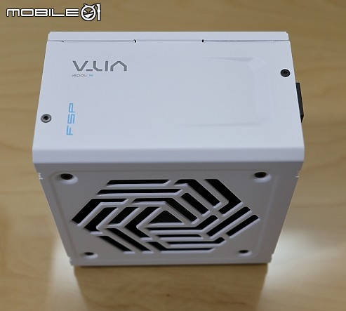 點我看大圖 開箱 FSP 全漢 VITA 850W ATX3.1 白色版
