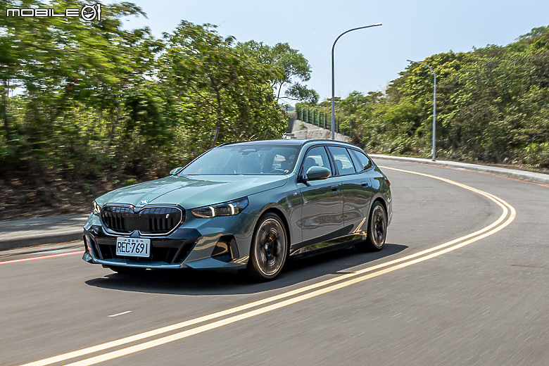 BMW i5 eDrive40 Touring 試駕|有空間有品味,市場唯一純電旅行車!