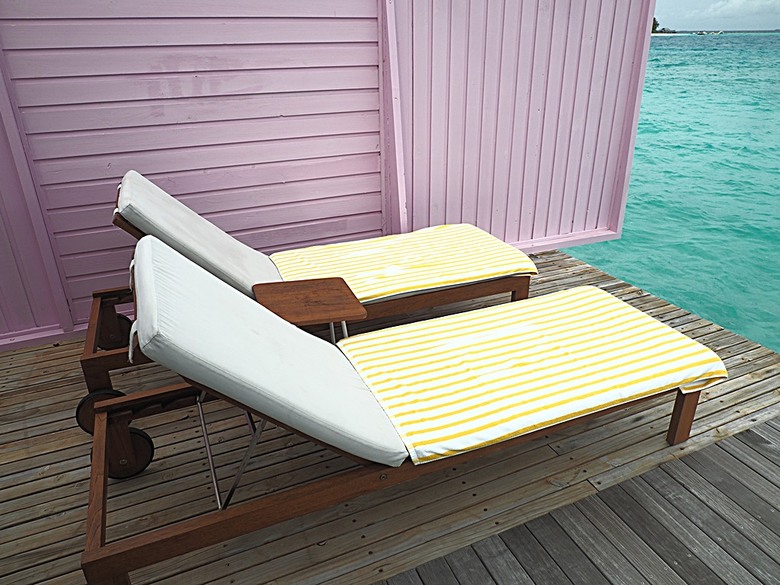 入住The Standard Maldives、碼頭邊珊瑚礁浮潛、出海賞海豚、環礁潟湖體驗 — 赤道三國文化休閒行旅 之 馬爾地夫篇 第一回 潟湖泳池水上屋(Lagoon Overwater Pool Villa)