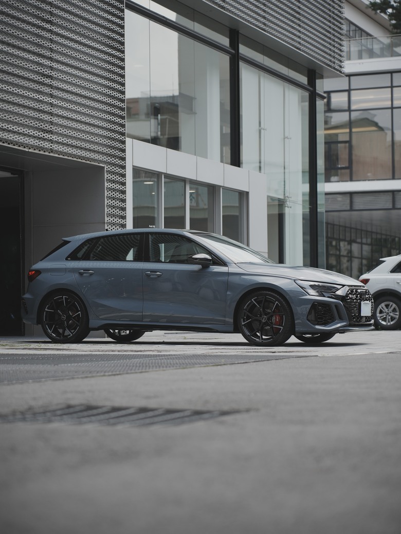 Audi RS 3 Sportback｜金屬蒼鷹灰 Kemora Gray 8R｜交車照片分享