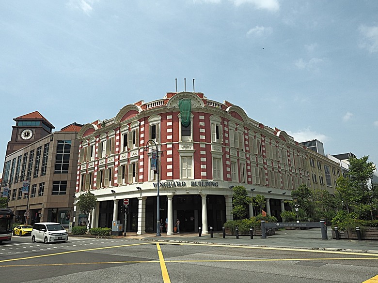 新加坡國家博物院(National Museum of Singapore)、土生華人博物館(Peranakan Museum)、善牧主教座堂(Cathedral of the Good Shepherd)、讚美廣場(CHIJMES Hall),還有地鐵勞明達站附近的土司工坊 — 赤道三國文化休閒行旅 之 新加坡篇 第六回 博物館規劃區(Museum Planning Area)